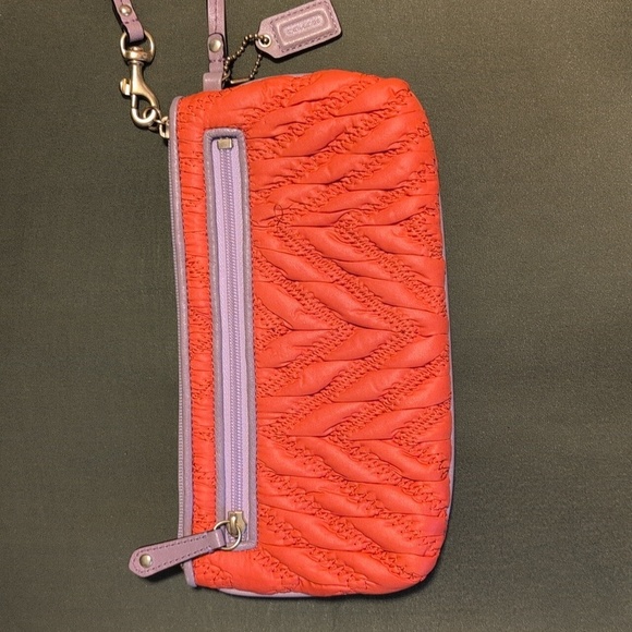 Coach Puffy Quilted Orange and Purple Chevron Wristlet with COA - Picture 4 of 7